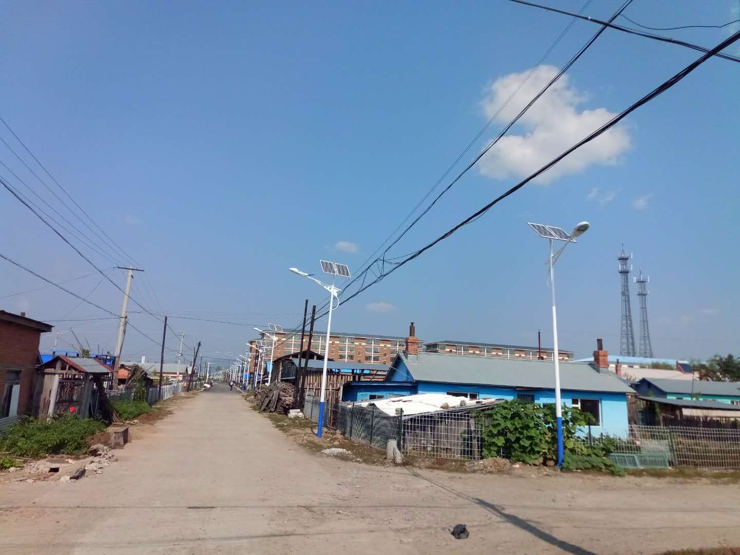 吉林省琿春市春化鎮(zhèn)太陽(yáng)能路燈-2.jpg 吉林省琿春市春化鎮(zhèn)太陽(yáng)能路燈-2.jpg